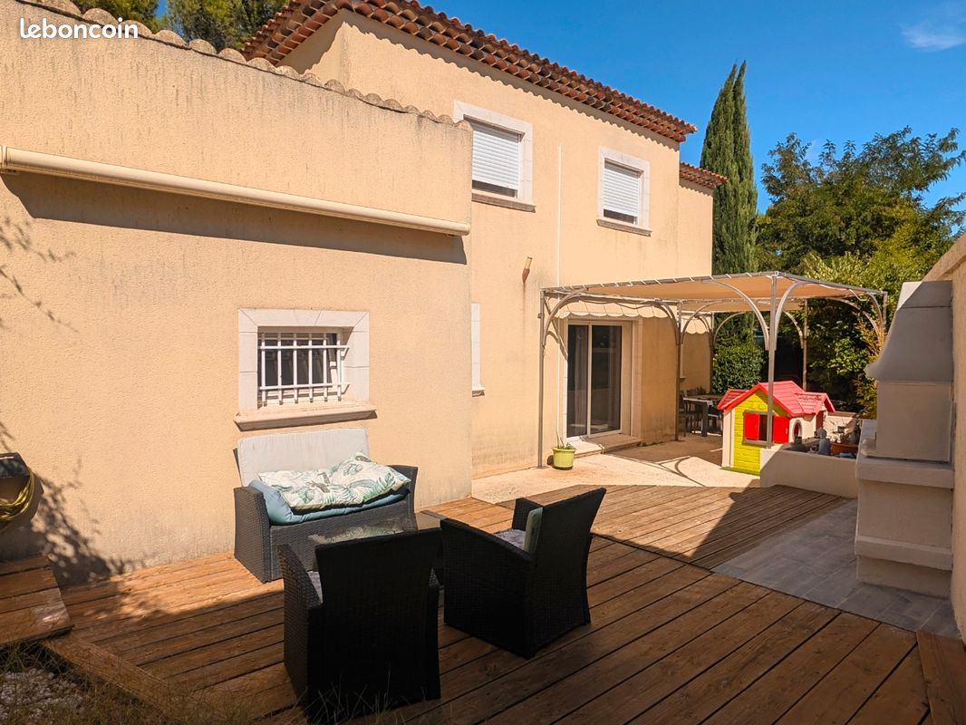 Maison 5 pièces 115 m² · à Saint-Mitre-les-Remparts · 115 m² · 467 000 €