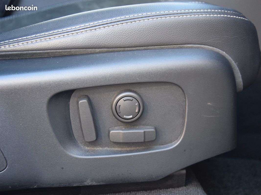 LAND ROVER RANGE ROVER VELAR P250 R-Dynamic SE - Entretien full LAND ROVER - toit ouvrant - sieges elec chauffants à mémoire - (image 30)