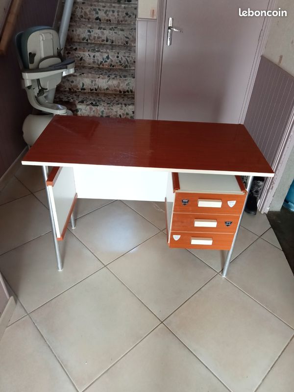 Bureau (image 1)