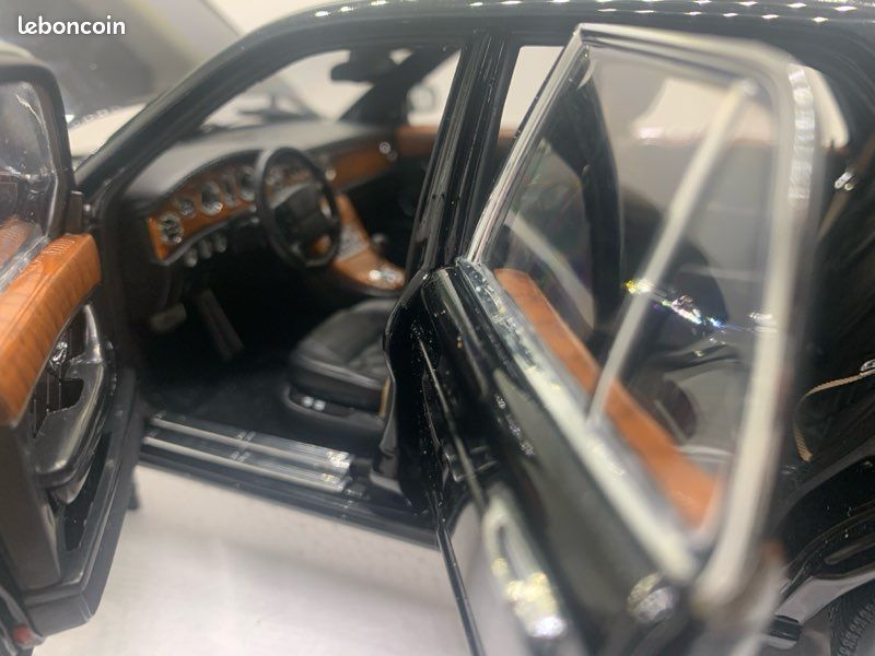 Bentley Arnage R 2002 noir Minichamps 1/18 - Collection