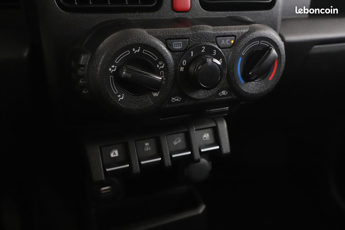 Suzuki Jimny 1.5 VVT Privilege 2PL 102 ch (image 15)