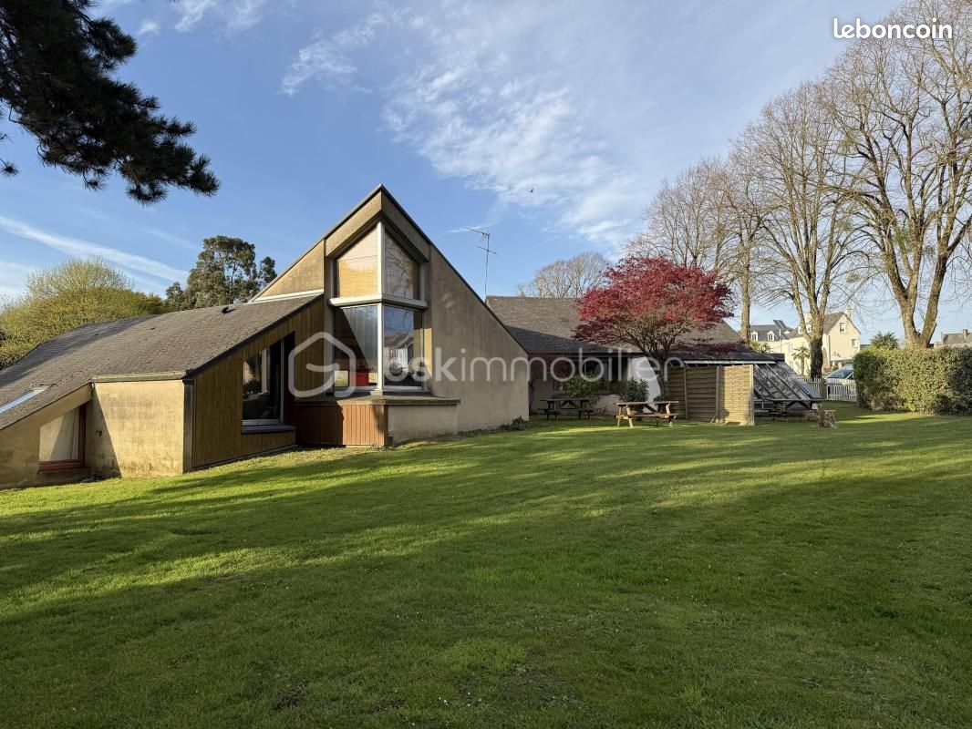 Maison 8 pièces 230 m² · à Brécey · 230 m² · 239 000 €