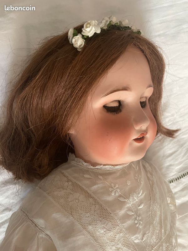 belle chemise brassière pour poupon ou poupée ancienne jolies broderies