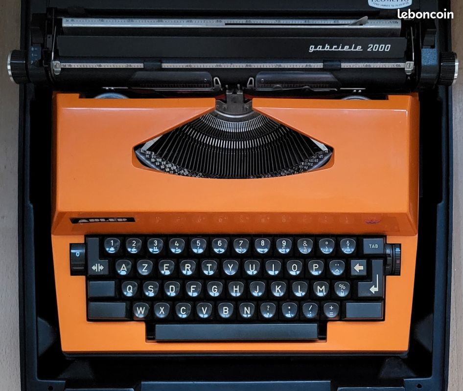 Machine à écrire vintage Adler Gabriele 2000 orange - déco rétro