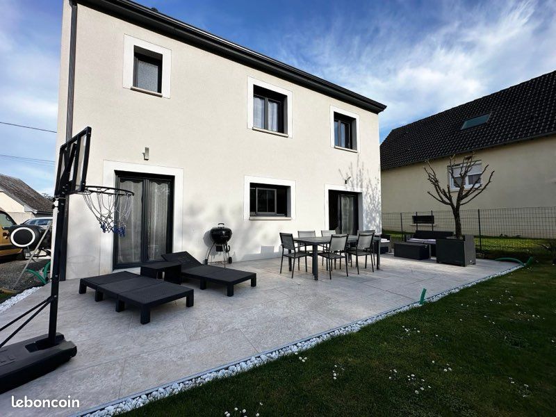 Maison 5 pièces 123 m² · à Aunay-sous-Crécy · 123 m² · 320 000 €