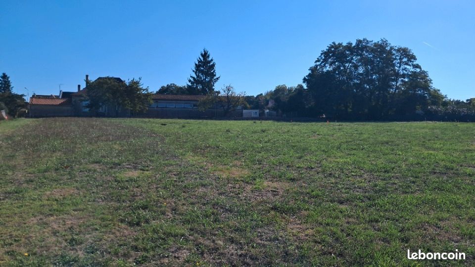 Terrain 888 m² · à Pouillac · 19 999 €