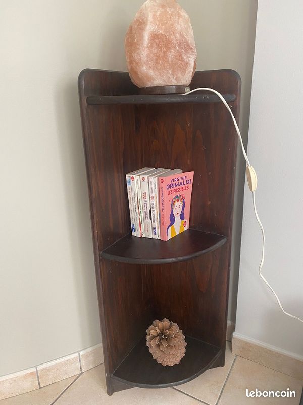 Petit meuble de coin en bois (image 1)