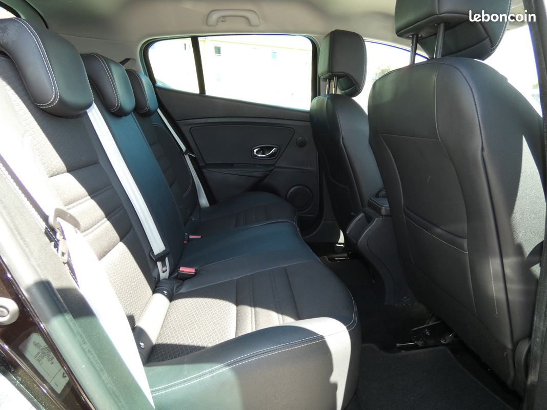 RENAULT MEGANE III BERLINE dCi 110 FAP Energy eco2 Bose (image 15)