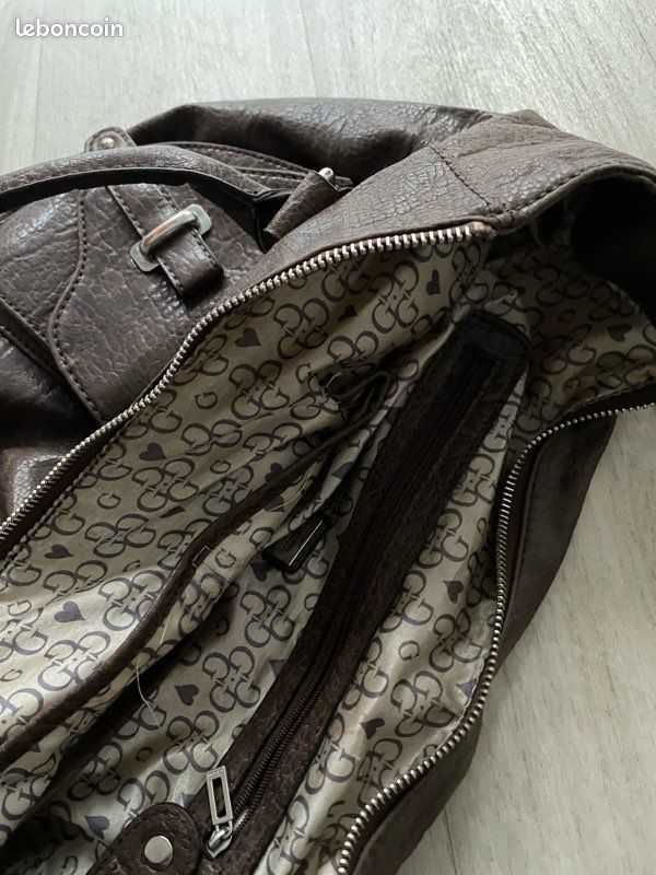 Sac Guess en cuir marron (image 6)