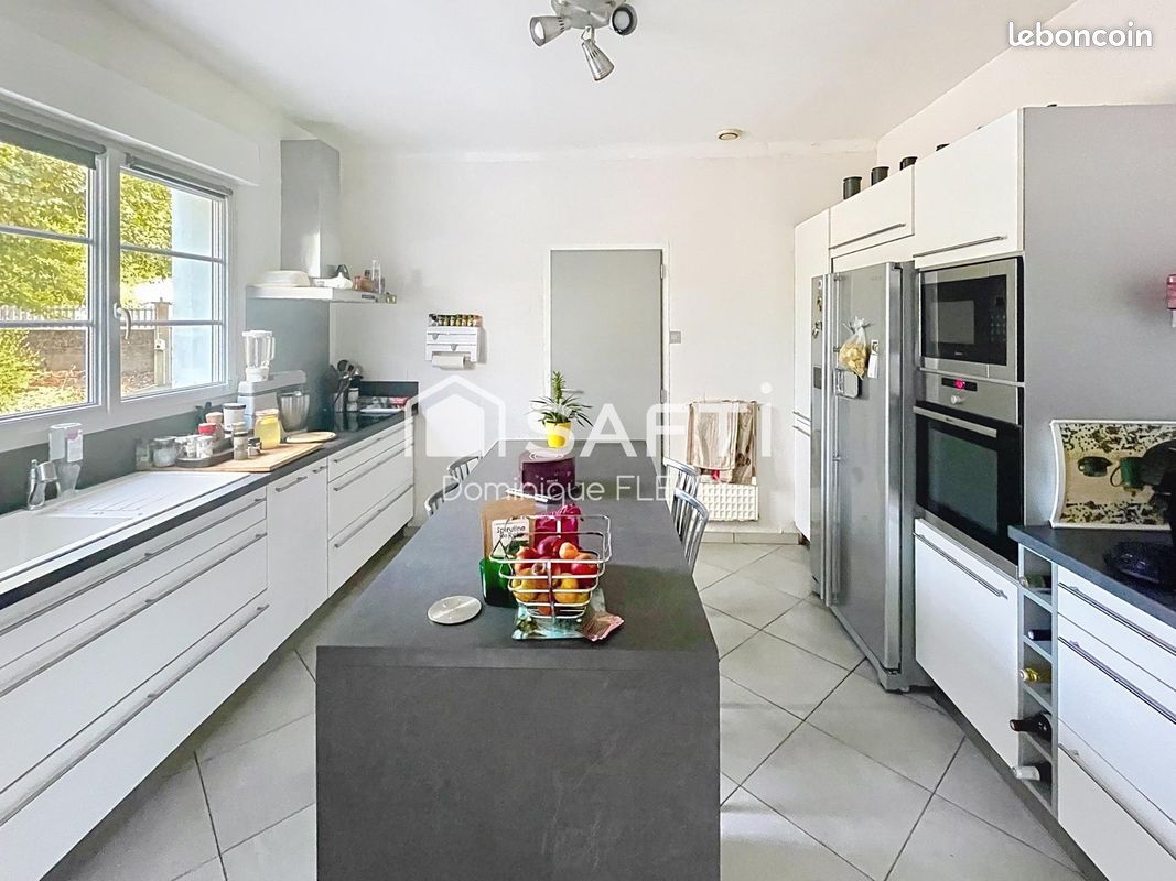 Propriété 8 pièces 252 m² (image 3)