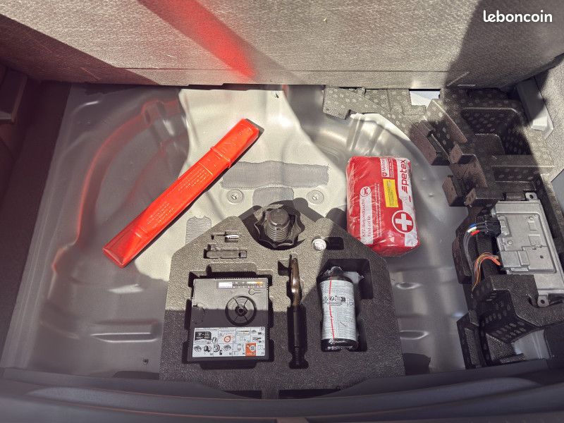 Cupra FORMENTOR 1.5 ETSI HYBRID 150CH V DSG7 (image 12)