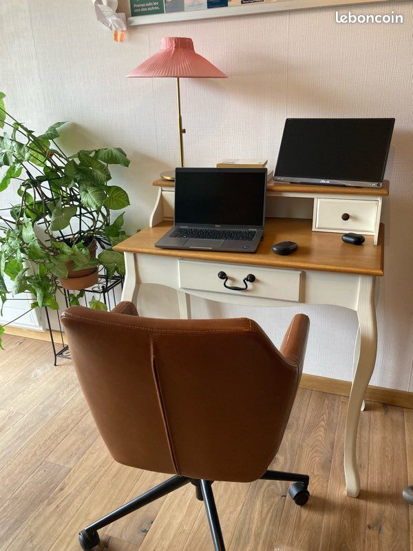 Bureau secrétaire à trois tiroirs (image 3)