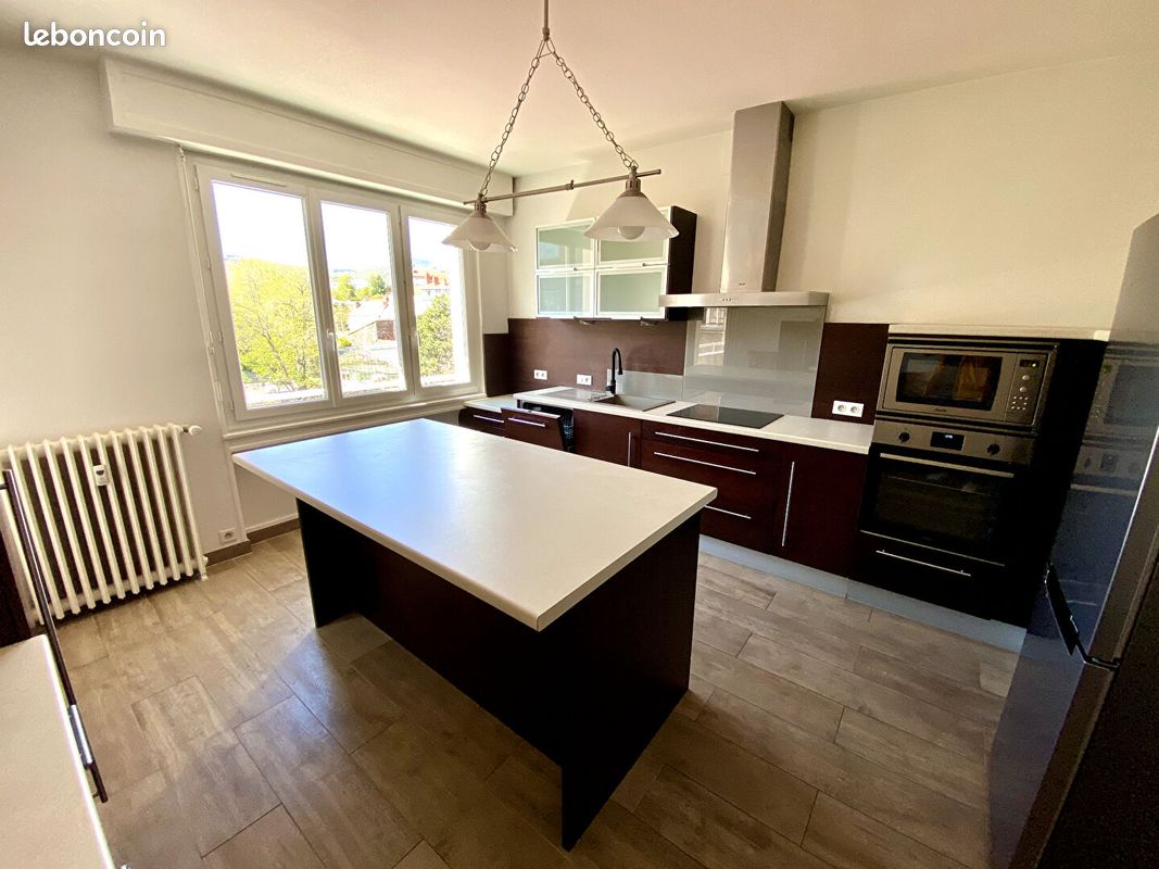 Appartement 4 pièces 117 m² · à Clermont-Ferrand · 117 m² · 1 200 €
