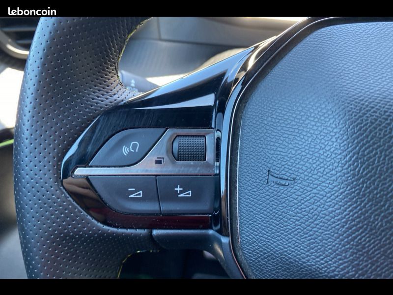 Peugeot 2008 PureTech 130 S&S BVM6 GT (image 24)