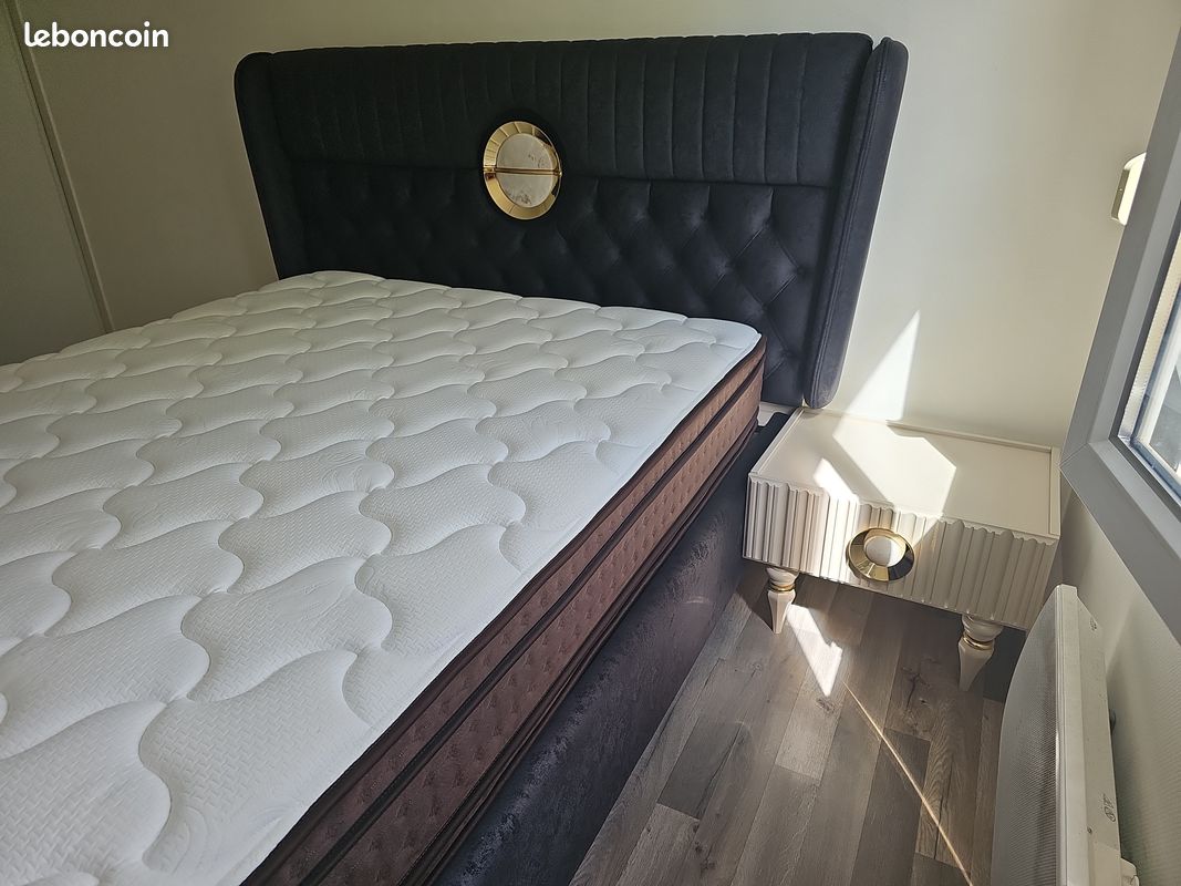Ensemble lit coffre design +matelas prémium + 2 tables de chevet- occasion en or (image 3)