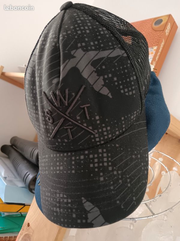 Casquette noire Watts superbe état nickel (image 1)