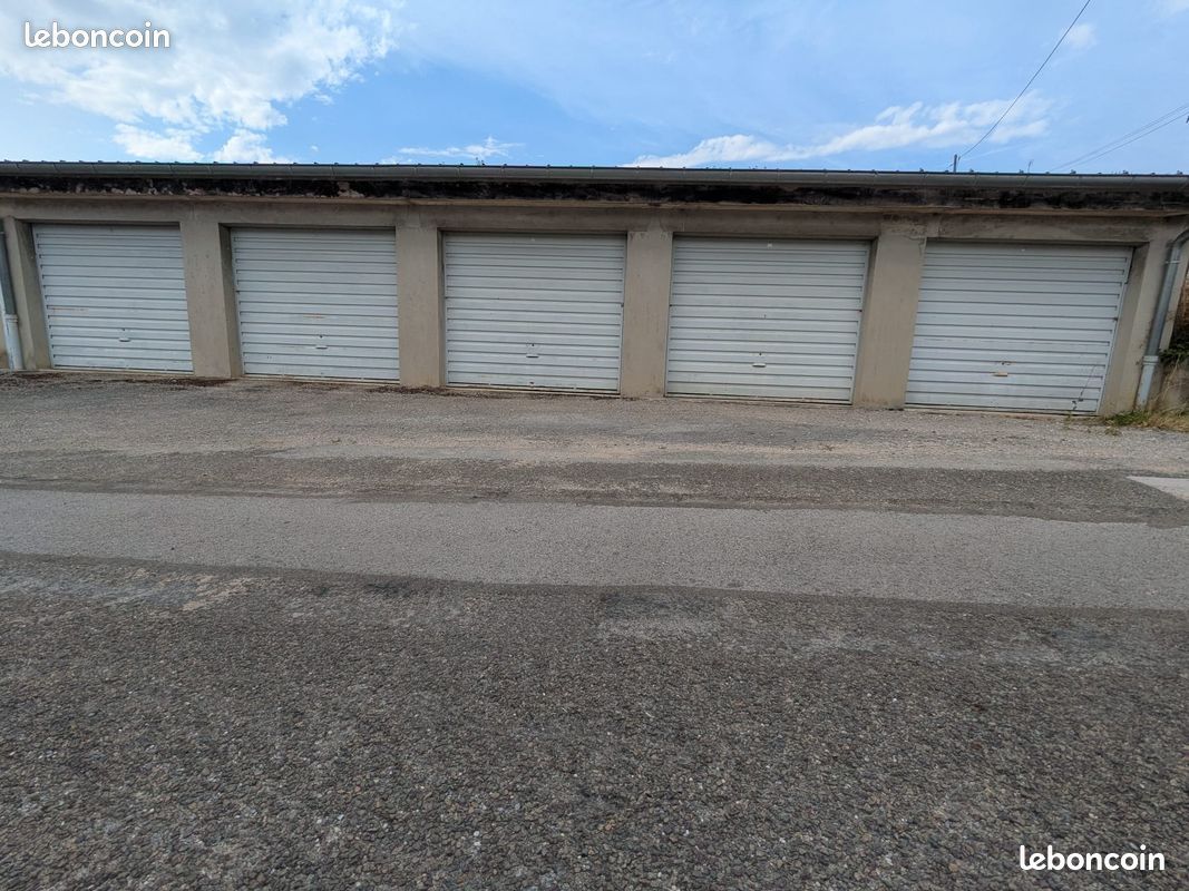 Lot de 5 garages fermés · à Val-de-Scie · 65 000 €