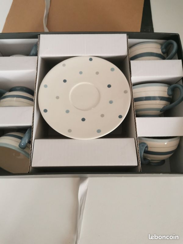 Service à café blanc et bleu (image 2)