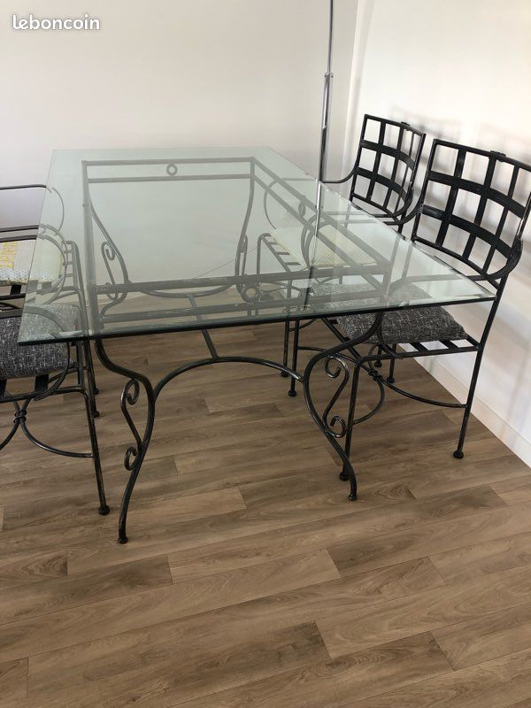 Table + chaises (image 1)