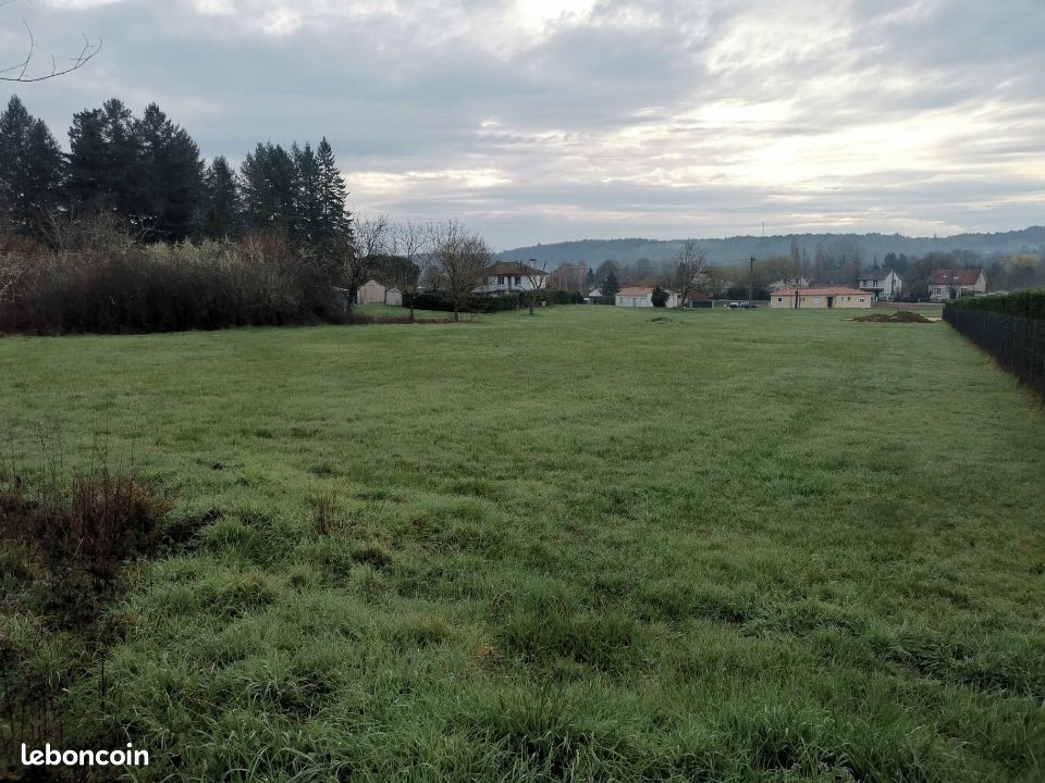 Terrain 1 600 m² Savignac Les Eglises · à Savignac-les-Églises · 28 000 €