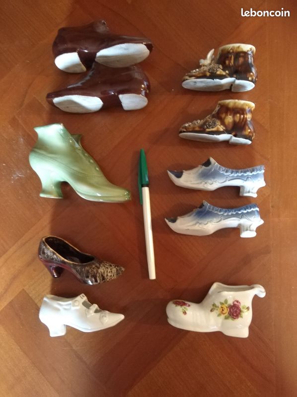 Chaussons souvenirs miniatures en porcelaine tendre - Chaussures en porcelaine de collection vintage - France