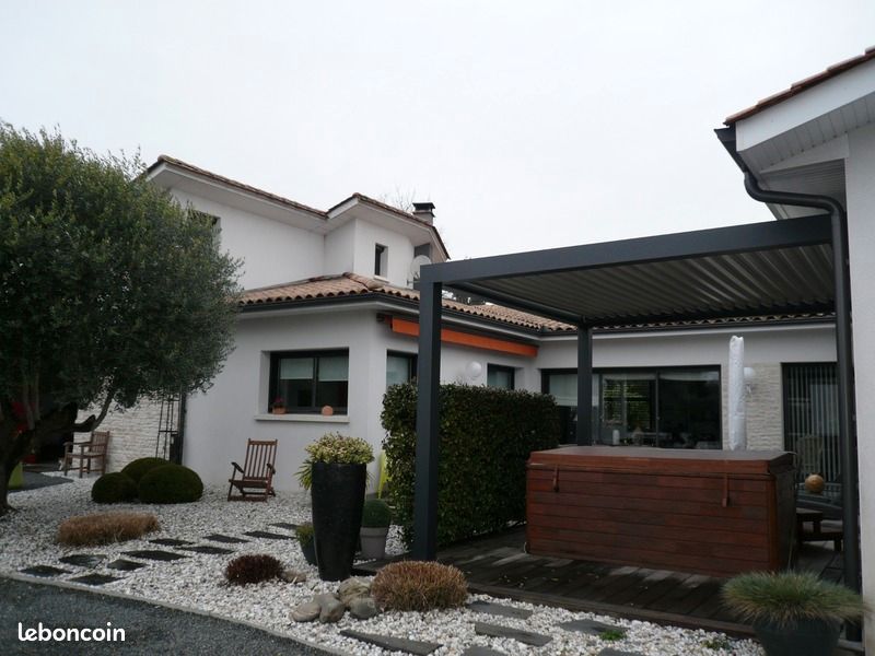 Maison 7 pièces 204 m² - Saint-Yrieix-sur-Charente 16710 (image principale 0)