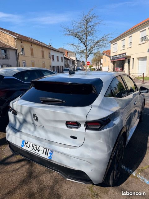 CLIO VI Techno Full Hybrid E-Tech 1.8L 160CV Garantie constructeur (image 4)