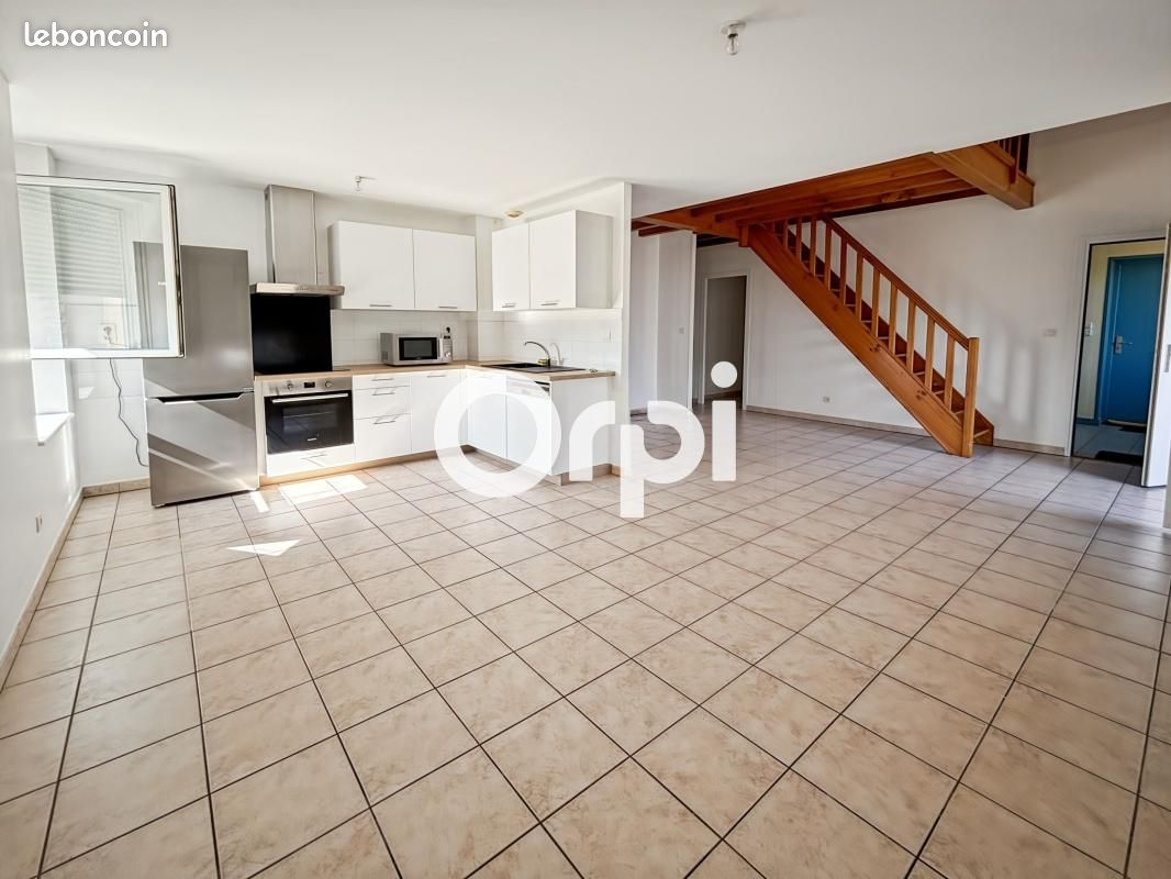 Appartement 3 pièces 81 m² · à Saint-Laurent-de-Chamousset · 81 m² · 695 €