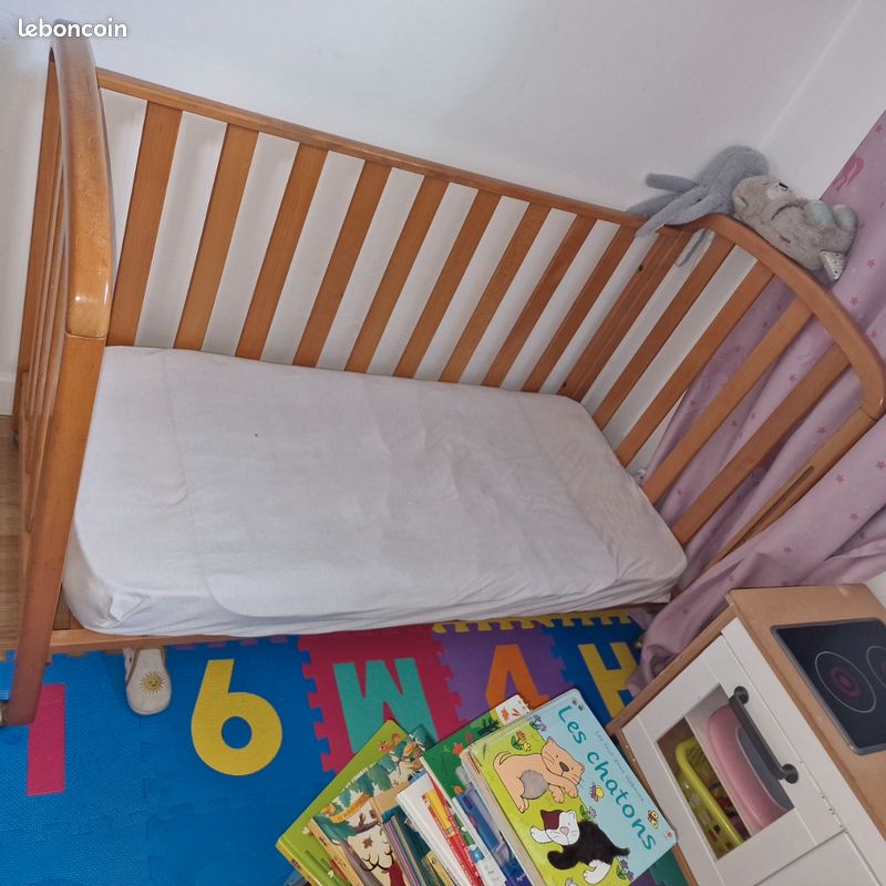 Lit a barreaux avec matelas draps house et allaise (image 1)