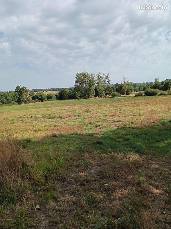 Terres agricoles · à Juvigny les Vallées · 15 000 €