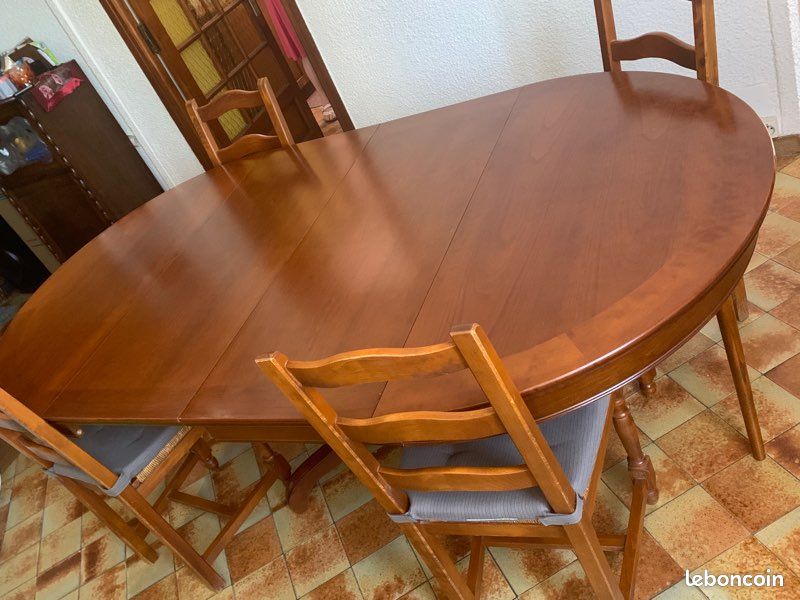 Table + chaises en bois (image 3)