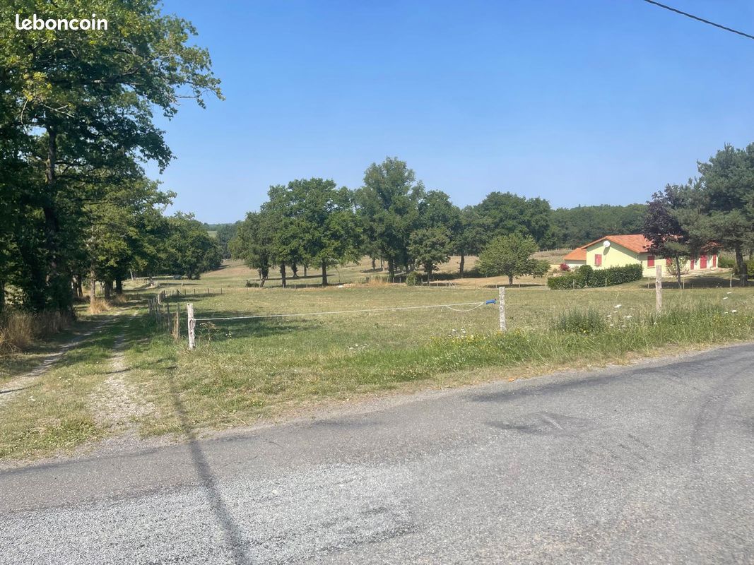 Terrain constructible de 3 425 m² · Étagnac (16150) · 34 900 €