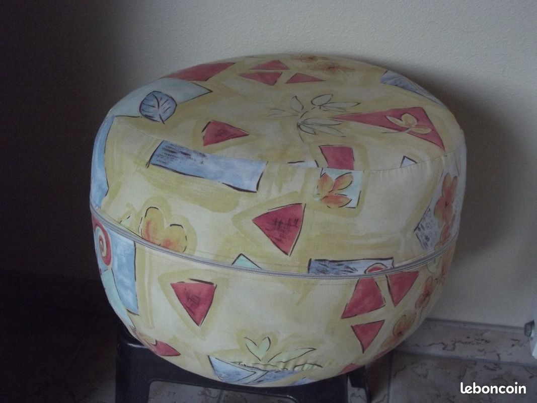 Pouf ou repose pieds (image 1)
