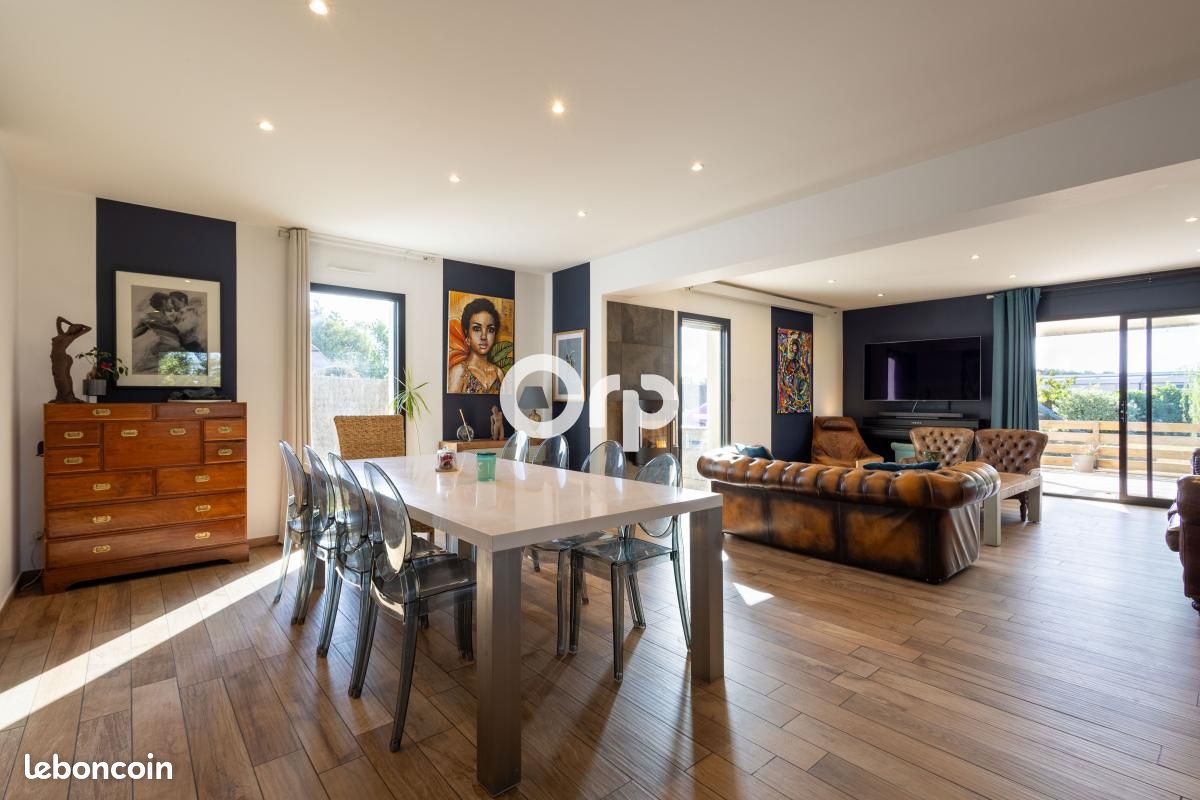 Maison 6 pièces 180 m² · à Hantay · 180 m² · 579 000 €
