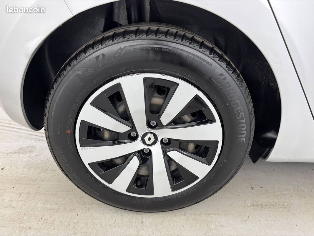 RENAULT Clio TCe 90 Equilibre (image 20)