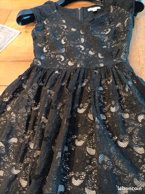 Patron Butterick 7005 - Robe ajustée et évasée avec découpes princesse