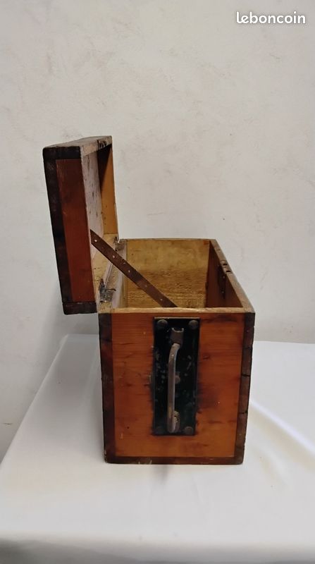 BOÎTE EN BOIS Ancienne Représentant Une Petite Malle EUR 20,00