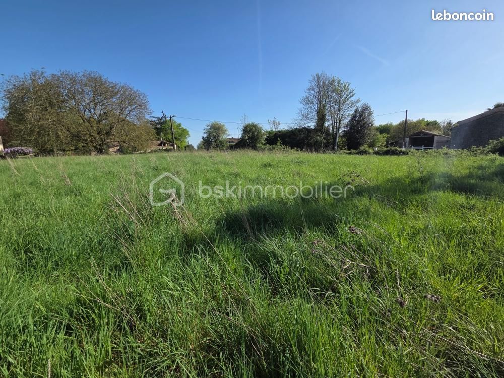Terrain 1350 m² · à Xanton-Chassenon · 19 000 €