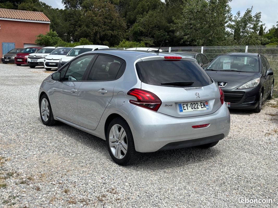 Peugeot 208 Style Edition (image 3)