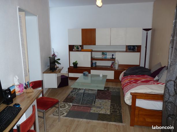 Centre historique Lescar, T1 de 23 m2 meublé, calme et agréable,