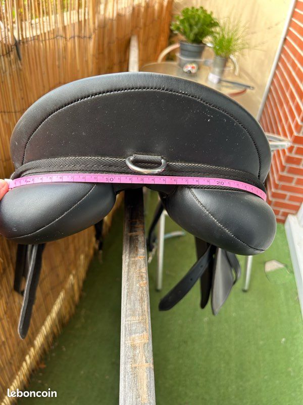 Selle Mixte Fouganza Noire 17,5 Pouces Synthétique – Occasion Bon état