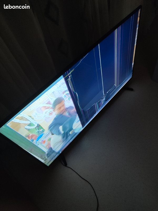 Smart TV Samsung 139 centimètres 55 pouces Écran cassé acheté 500 4k (image 2)