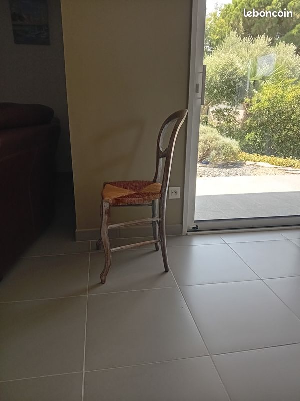 Chaise ancienne en bois assise paille (image 2)