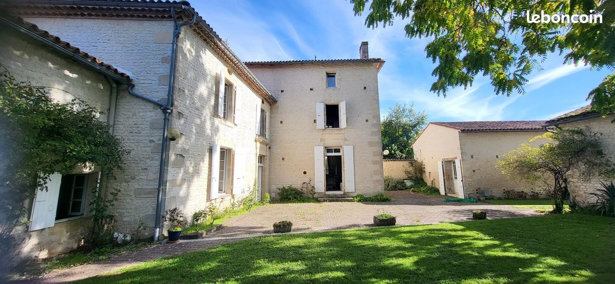 Maison 12 pièces 481 m² · à Matha · 481 m² · 625 000 €