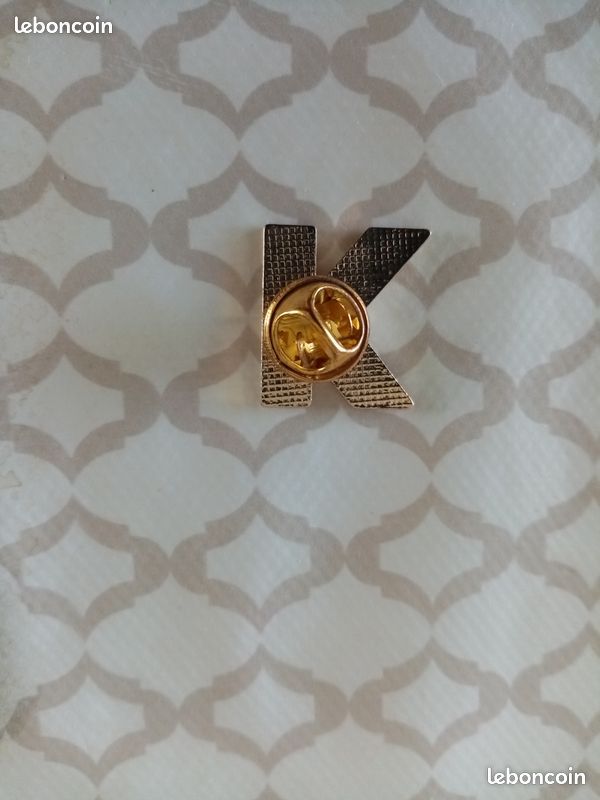 Pin's doré K neuf (image 2)