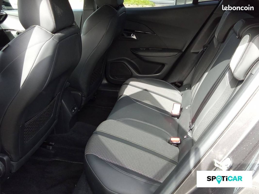 PEUGEOT 2008 BlueHDi 130 S&S EAT8 GT Line (image 9)