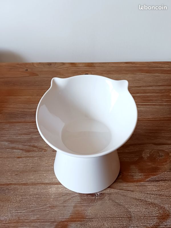 Gamelle surélevée pour chat en résine (image 1)