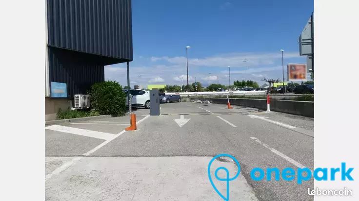 Parking 12 m² · à Avignon · 12 m² · 92 €