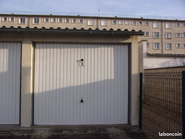 https://img.leboncoin.fr/api/v1/lbcpb1/images/15/f7/08/15f708cb9beda79caae150a298202e20c566ec25.jpg?rule=ad-image