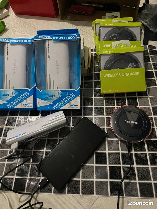 Power bank et tout les chargeur et écouteurs Samsung et iPhone à ddes mailleur prixx (image 3)